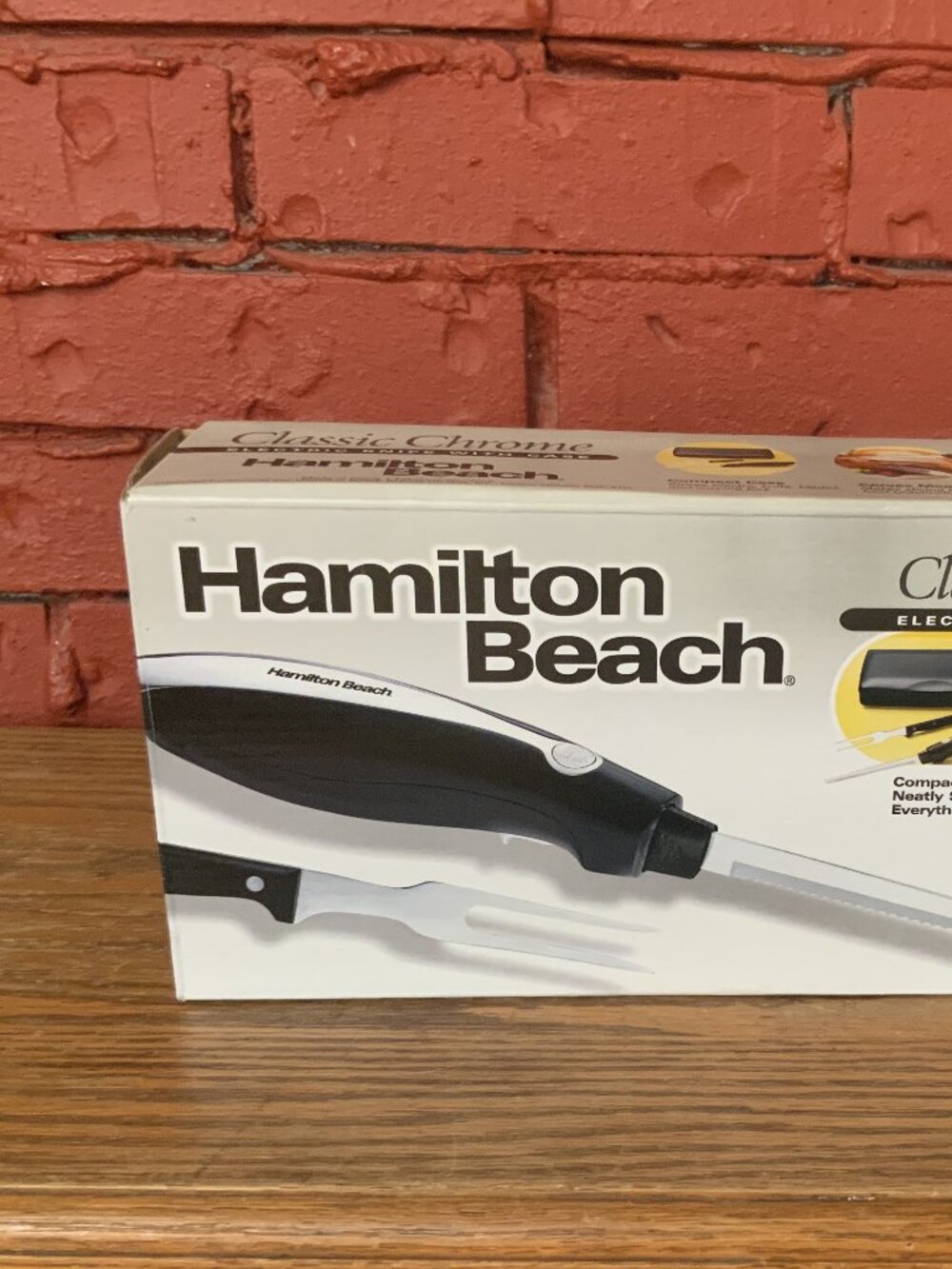 Hamilton Beach Classic Chrome Electric Knife With Case. NEW